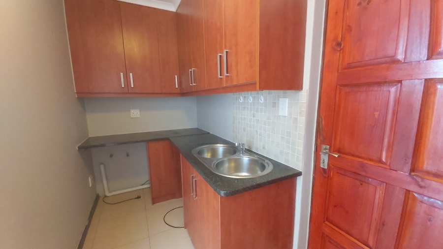 To Let 3 Bedroom Property for Rent in Hillside Free State